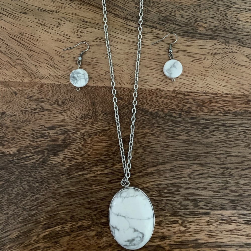 White howlite necklace set